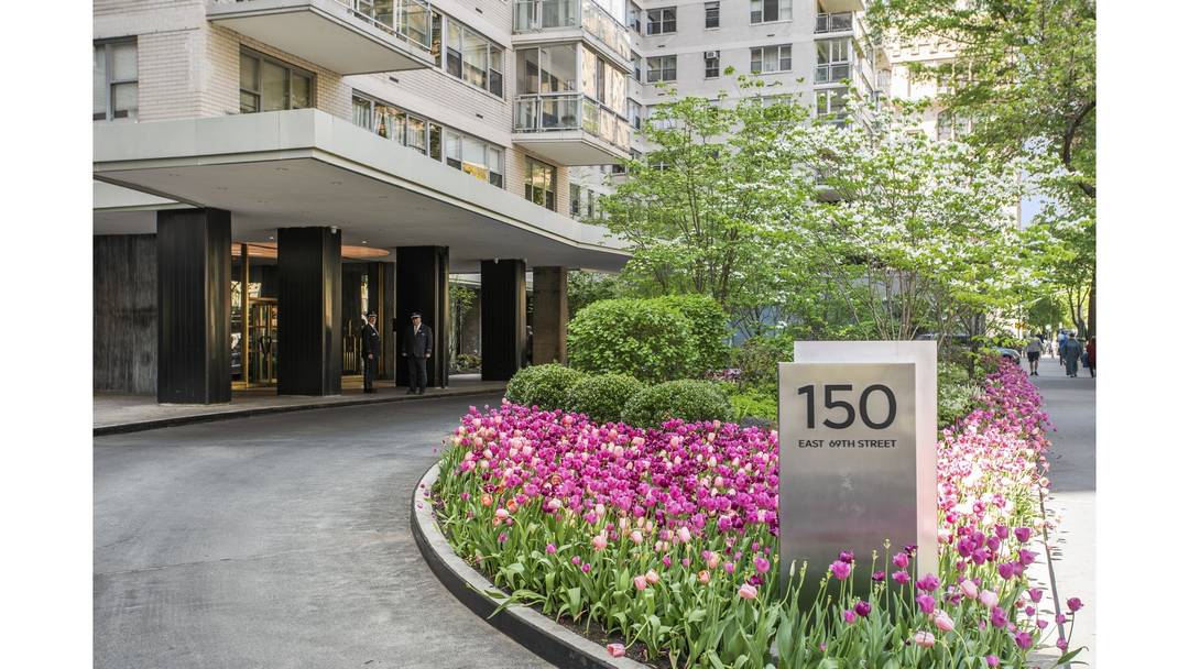 A true blank canvas opportunity at the Imperial House one of Upper East Side's most sought after full service buildings offering top notch amenities, including full time doorman and concierge, ...