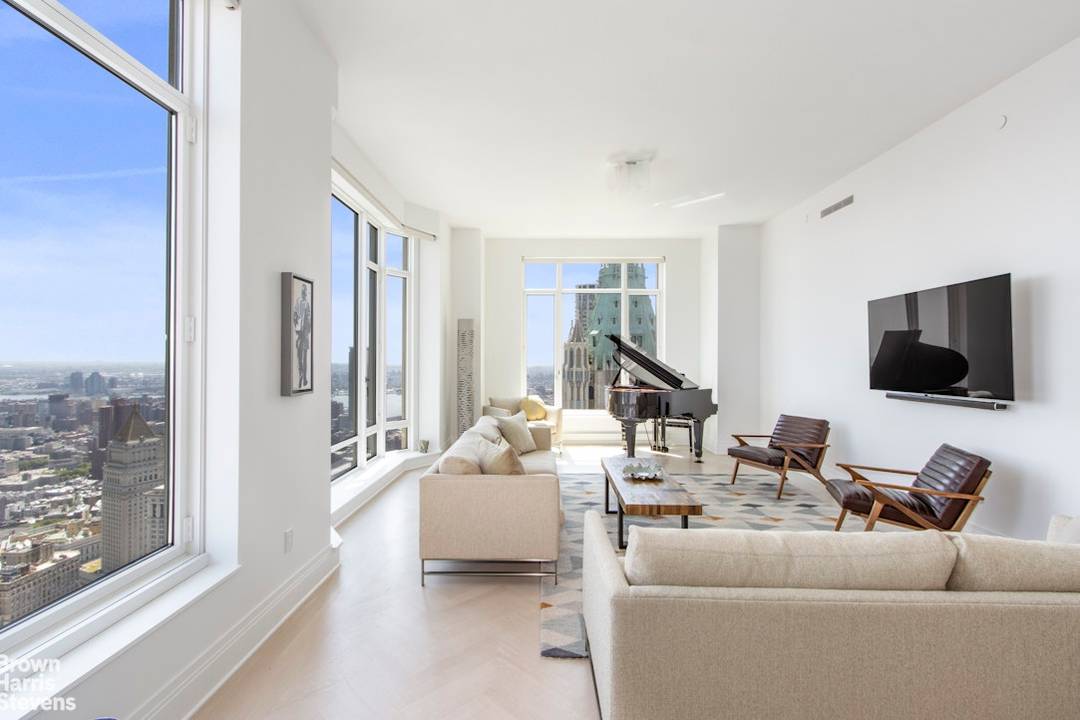Residence 69B sits on the northeast corner enjoying sweeping views of the Midtown skyline, Hudson River, and East River.