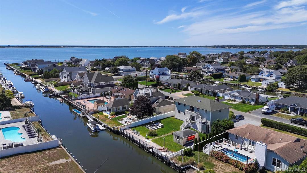 Discover your ideal retreat in Shinnecock Shores !