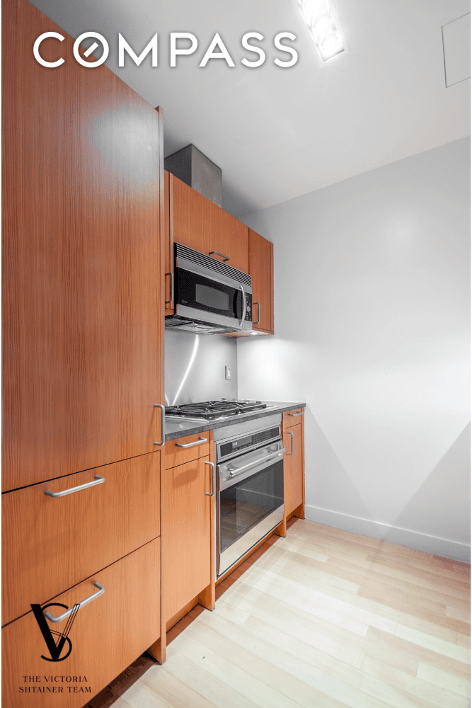 Tenant in place This spacious 1 bedroom, 1.