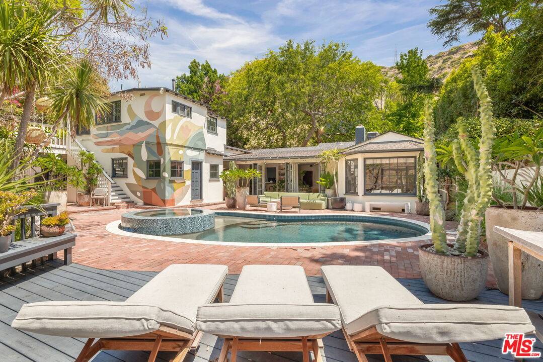 2015 Nichols Canyon Rd 3BR Hollywood Hills East La