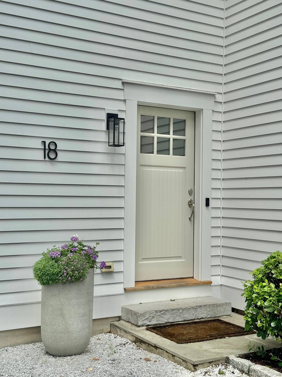 18 Englewood Road Rowayton Monthly Furnished Rental March 2026 Available March 2026 with flexible rental dates, this Rowayton charmer is the perfect short term solution whether you have in laws ...