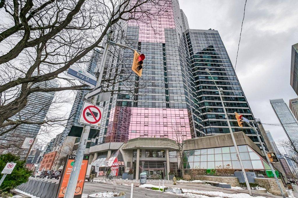 Welcome to 1001 Bay Street 3211 At approximately 1000 square feet in size, this is one of only 7 such suites in the building Offering a panel of floor to ...
