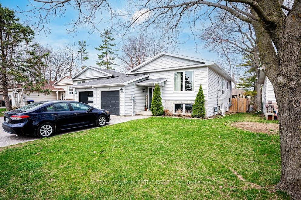 Move in ready Gem in a fantastic east end neighbourhood, walking distance to the sandy shores of beautiful Wasaga Beach, 32 km of walking trails and all amenities !