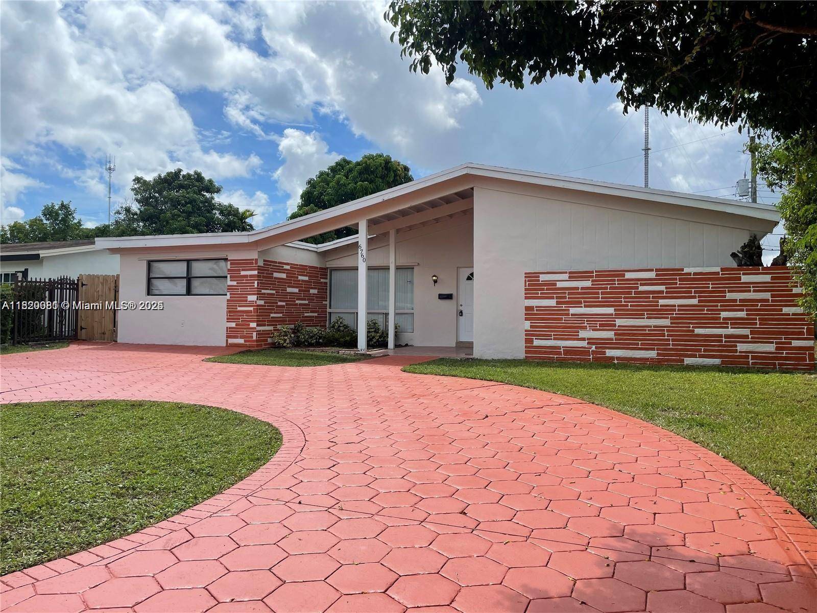 Amazing and remodeled single family home in Miramar.