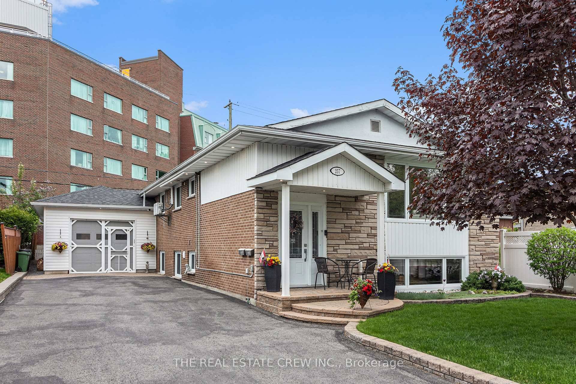 Immaculate Raised Bungalow Duplex, Ideal for Owner Occupied Living or Extended Family !