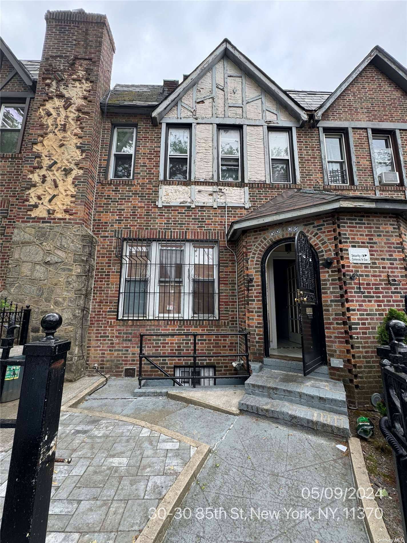 Charming Single family home built in 1935.