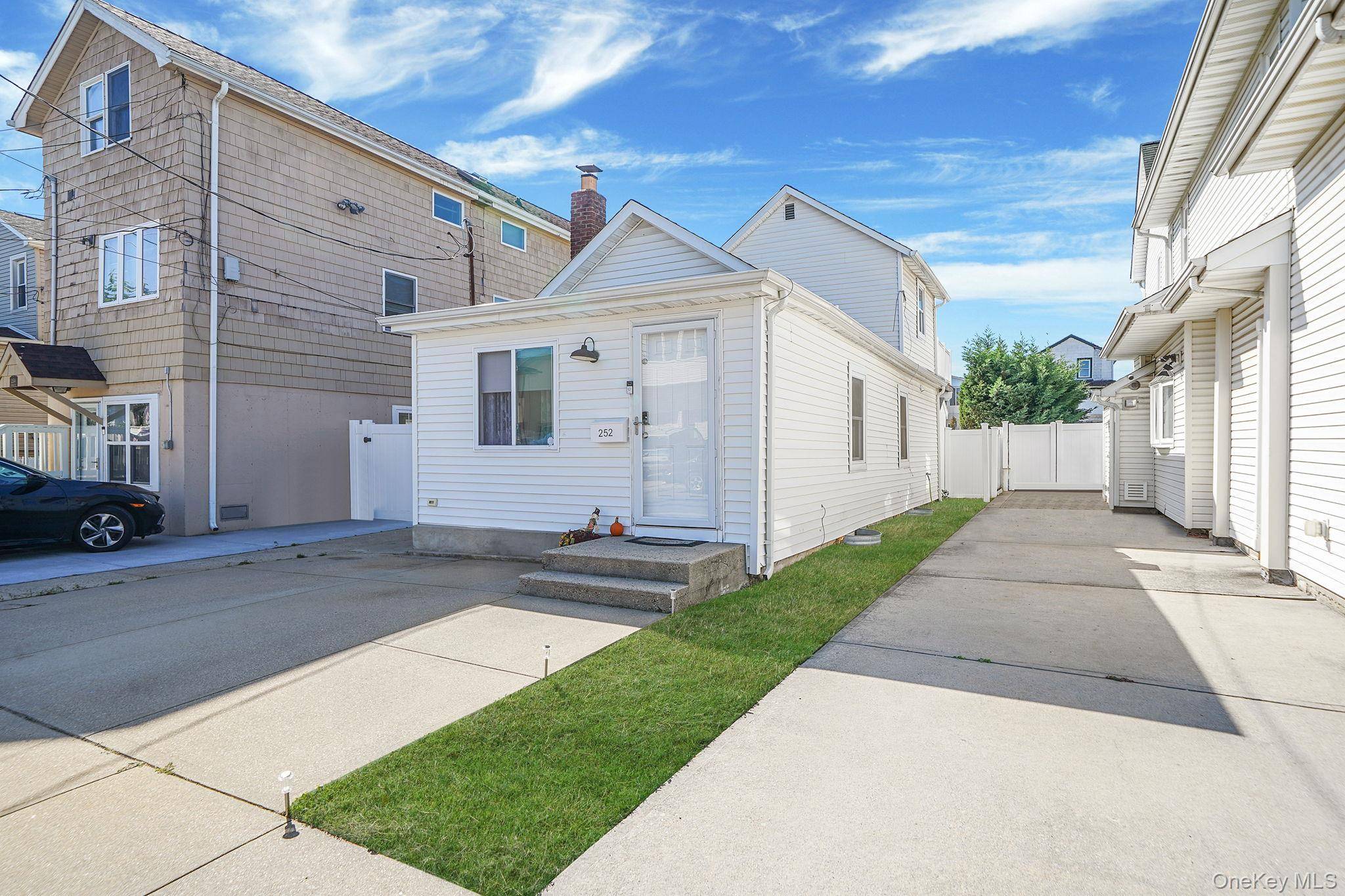 Welcome to this waterfront retreat !