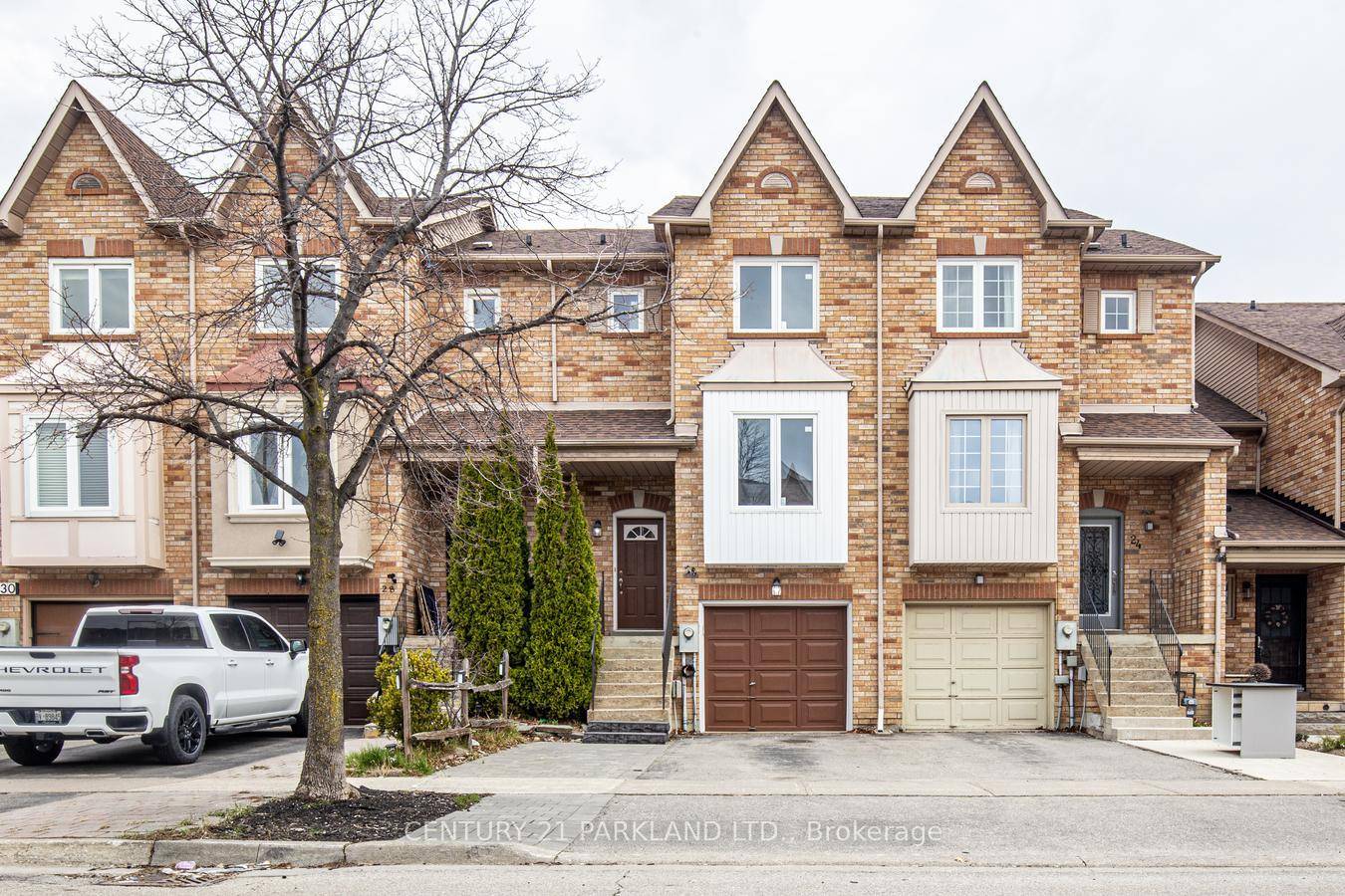 Welcome Home ! Spacious amp ; Bright 3 Beds 3 baths family friendly Freehold Town !