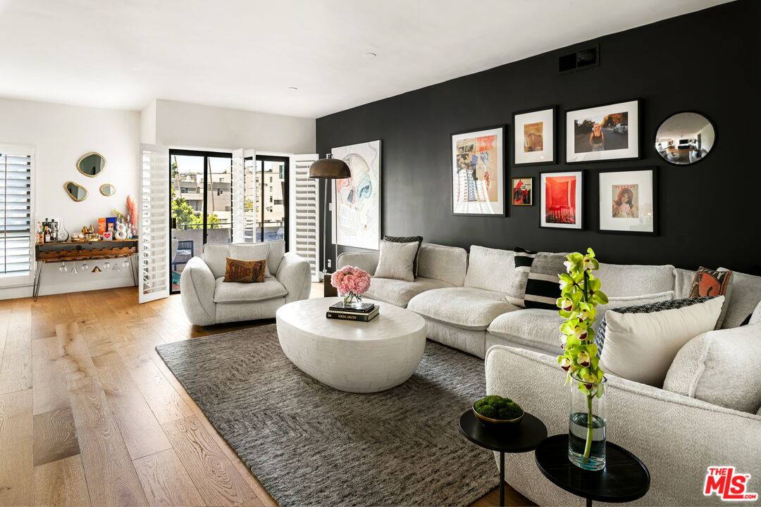 651   Wilcox Ave 2BR Mid Wilshire La