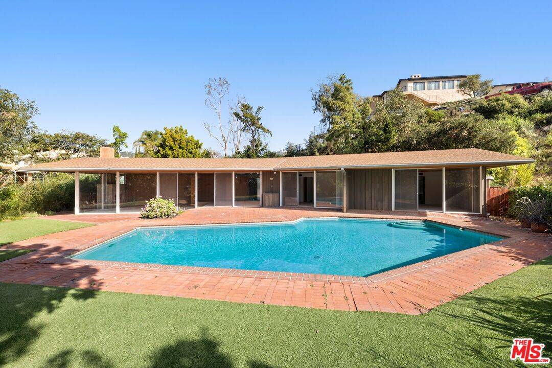 590  N Tigertail Rd 2BR Brentwood La