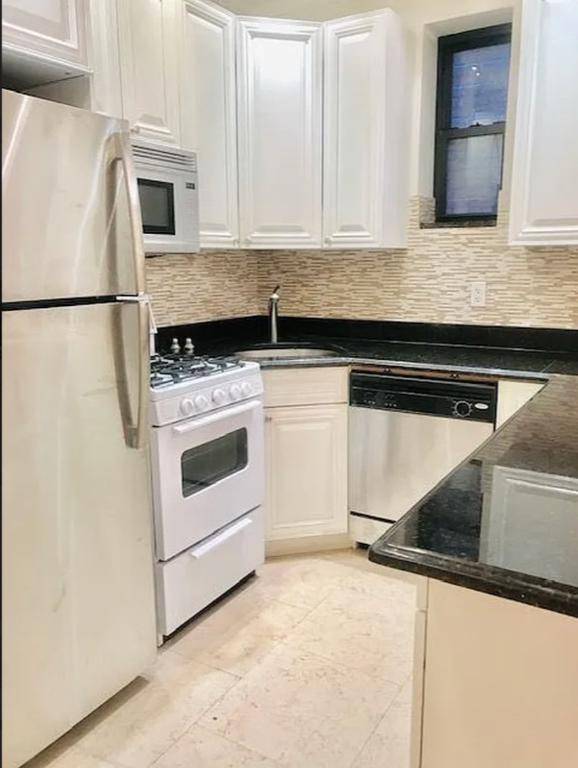 Beautiful amp ; Perfect 2 bedroom available for August !