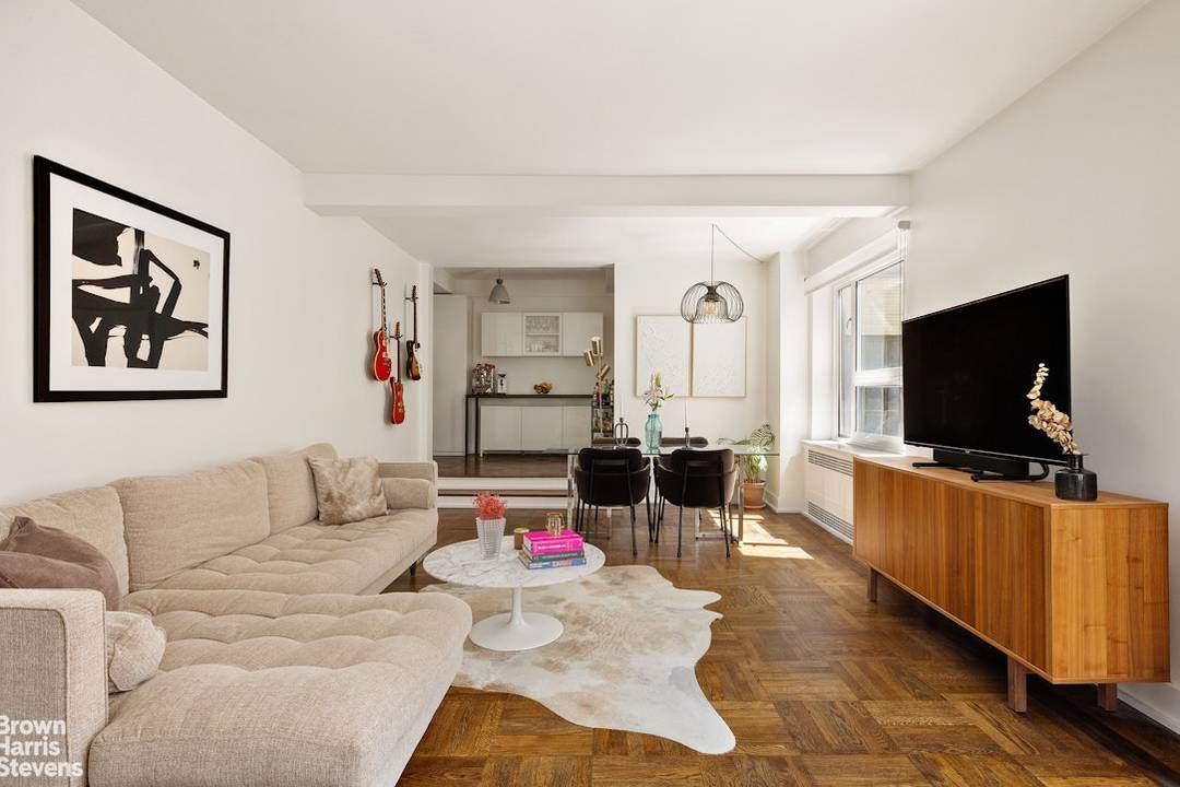 With a dramatic step down living room, Apartment 9N is an oversized, 1 bedroom, 1 bathroom apartment that has been meticulously renovated.