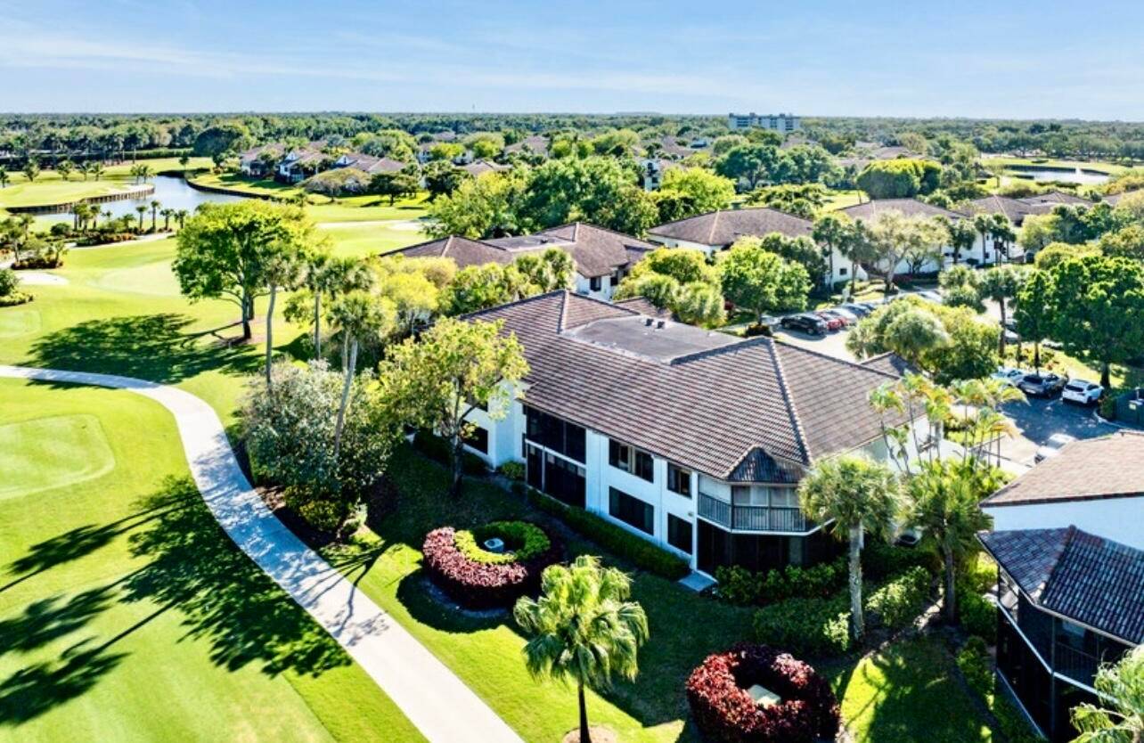Embrace resort style living and a Country Club lifestyle in the desirable Clunie enclave of Gleneagles, close to everything wonderful that Delray and Boca have to offer !