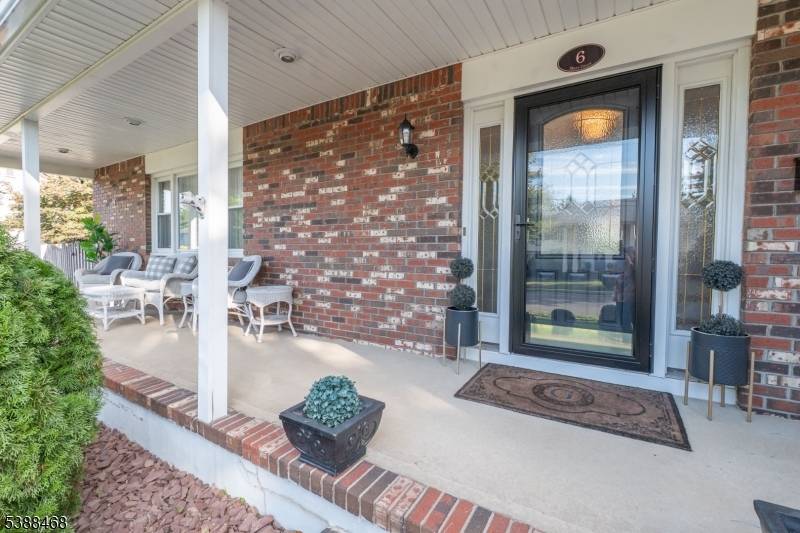 This elegant four bedroom home features sophisticated design, quality materials, and a functional layout with high end finishes such as gourmet kitchen, hardwood floors, a master suite with an ensuite ...