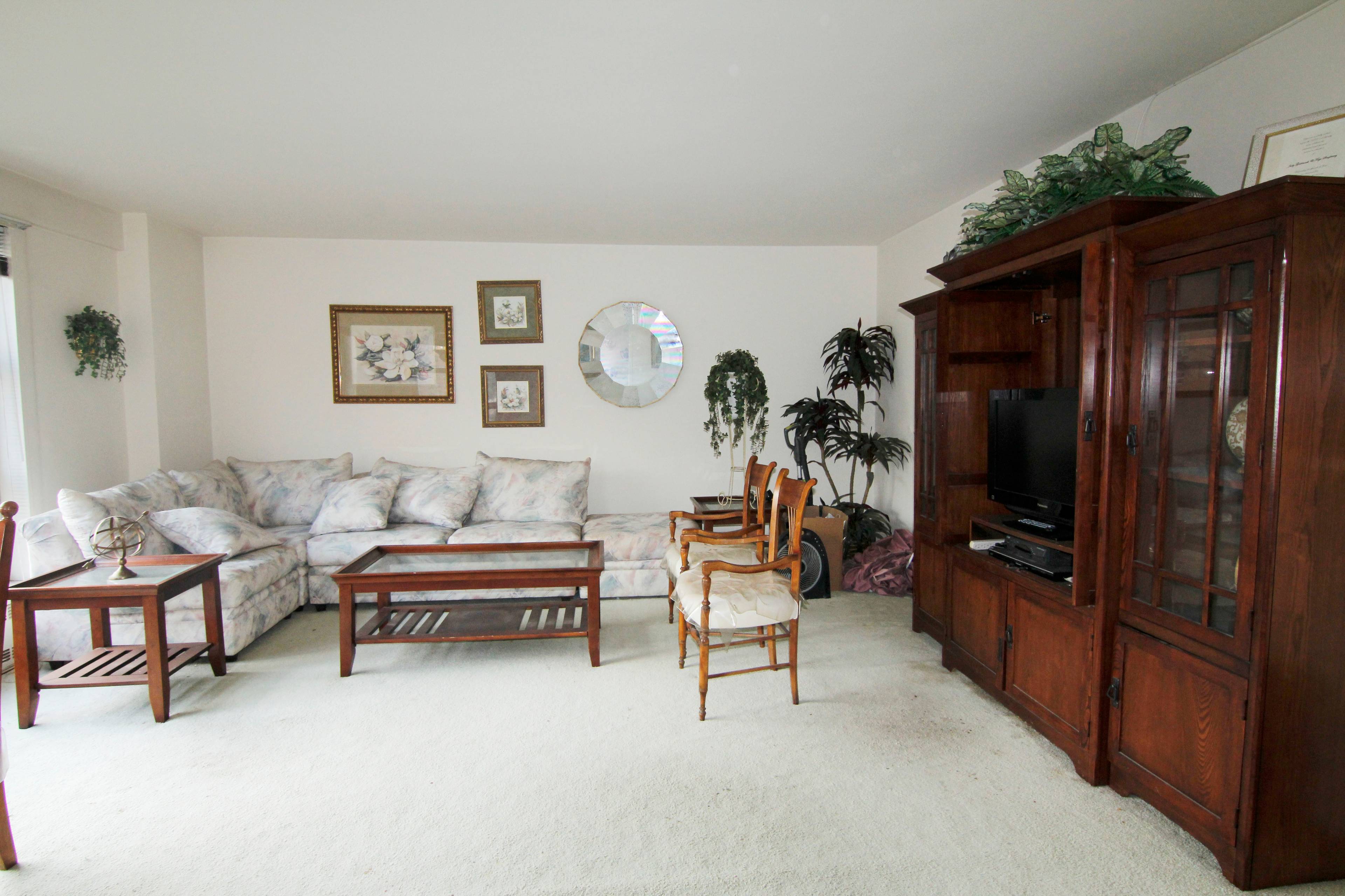 Let the Sun Shine into this Spacious East 2 bedroom apartment.