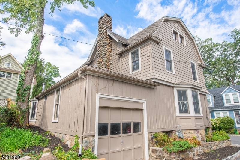 Welcome to 78 North Pl, a charming single family residence nestled in the picturesque neighborhood of Mount Tabor, NJ.