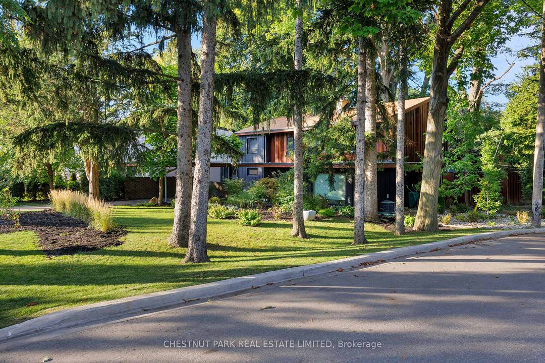 Architectural jewel in The Kingsway !