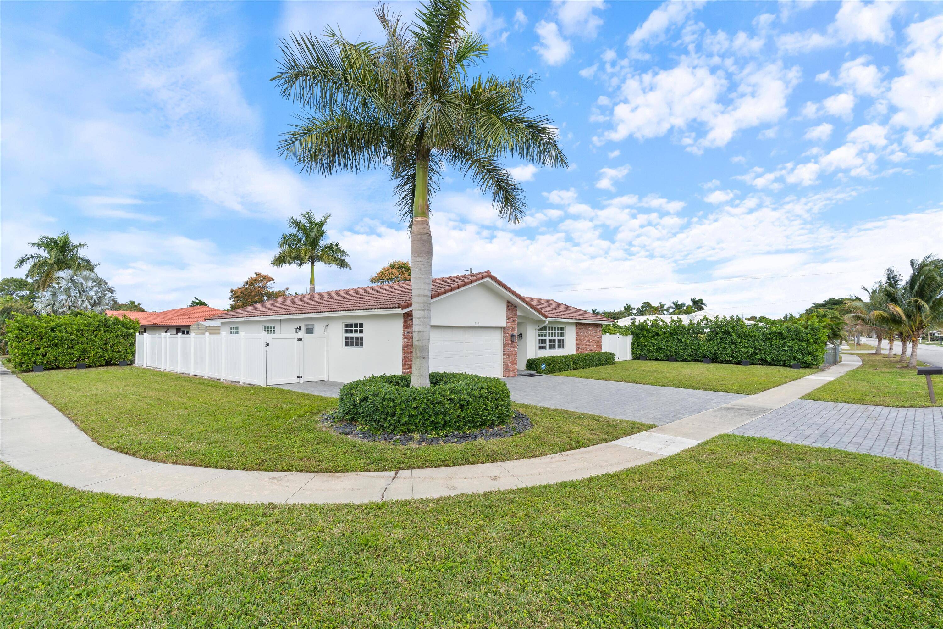 INVESTMENT OPPORTUNITY Leased at 4900 begin May1, 2025Situated on a large corner lot, this beautifully newly renovated home is conveniently located close to the Boca Town Center Mall, I95, FL ...