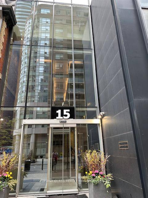 Luxury Condo 1 Den Can Be Use As 2nd Bedroom Located At Yonge amp ; College, Unobstructed East View, Minutes Walk To College Subway Station, University Of Toronto, Ryerson University, ...