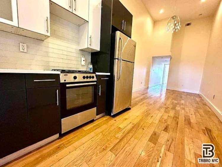Amazing 3 bedroom 2 bath in Greenpoint.