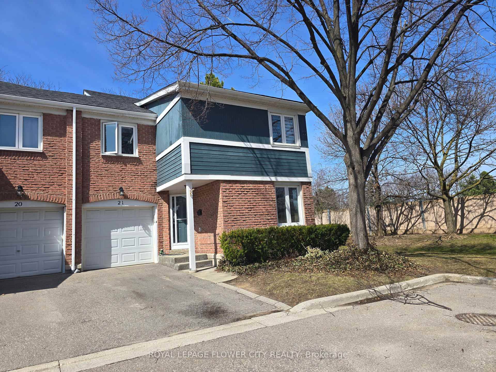 SINGLE FAMILY ONLY Beautiful fully furnished townhome boasts an open concept layout and is located in a quiet, well maintained complex.