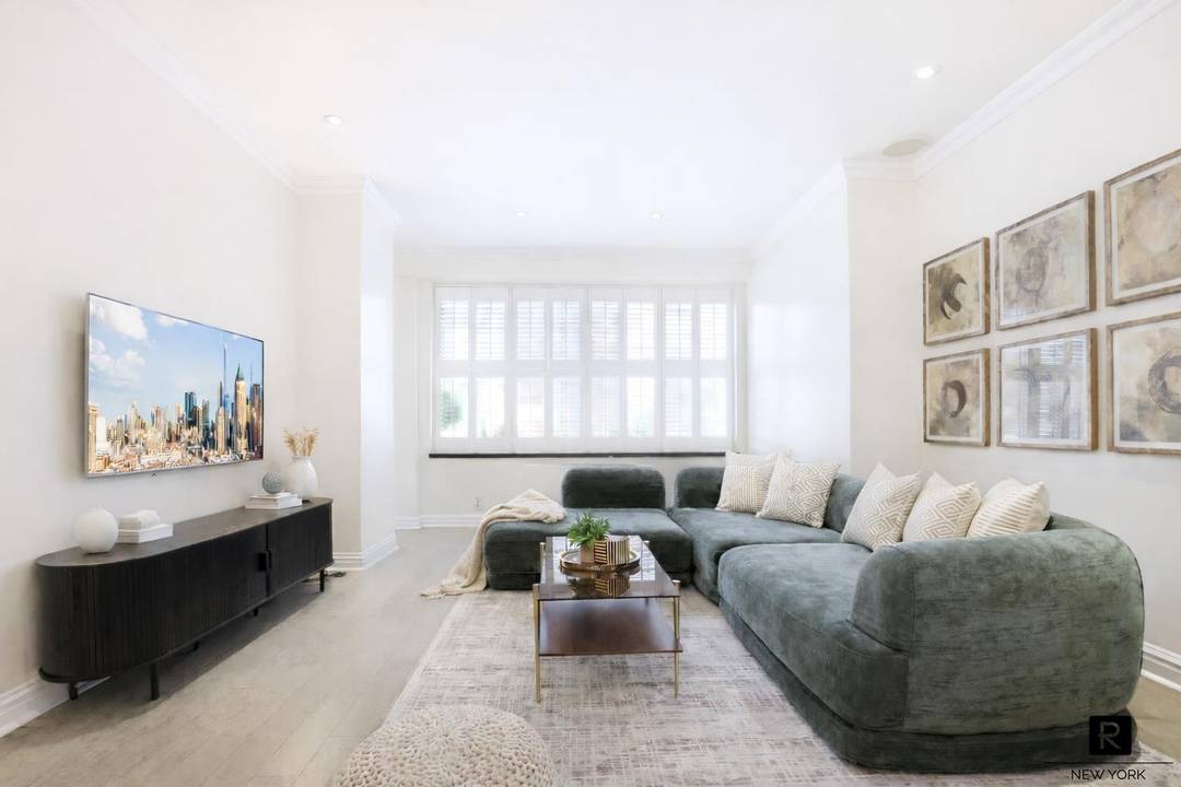 Under 1, 000 SF for a 2 bedroom, 2 bath condo a compelling value opportunity in Manhattan.