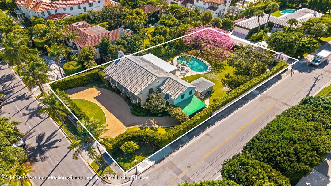 Fantastic 18, 700 square foot lot on Barton Avenue.