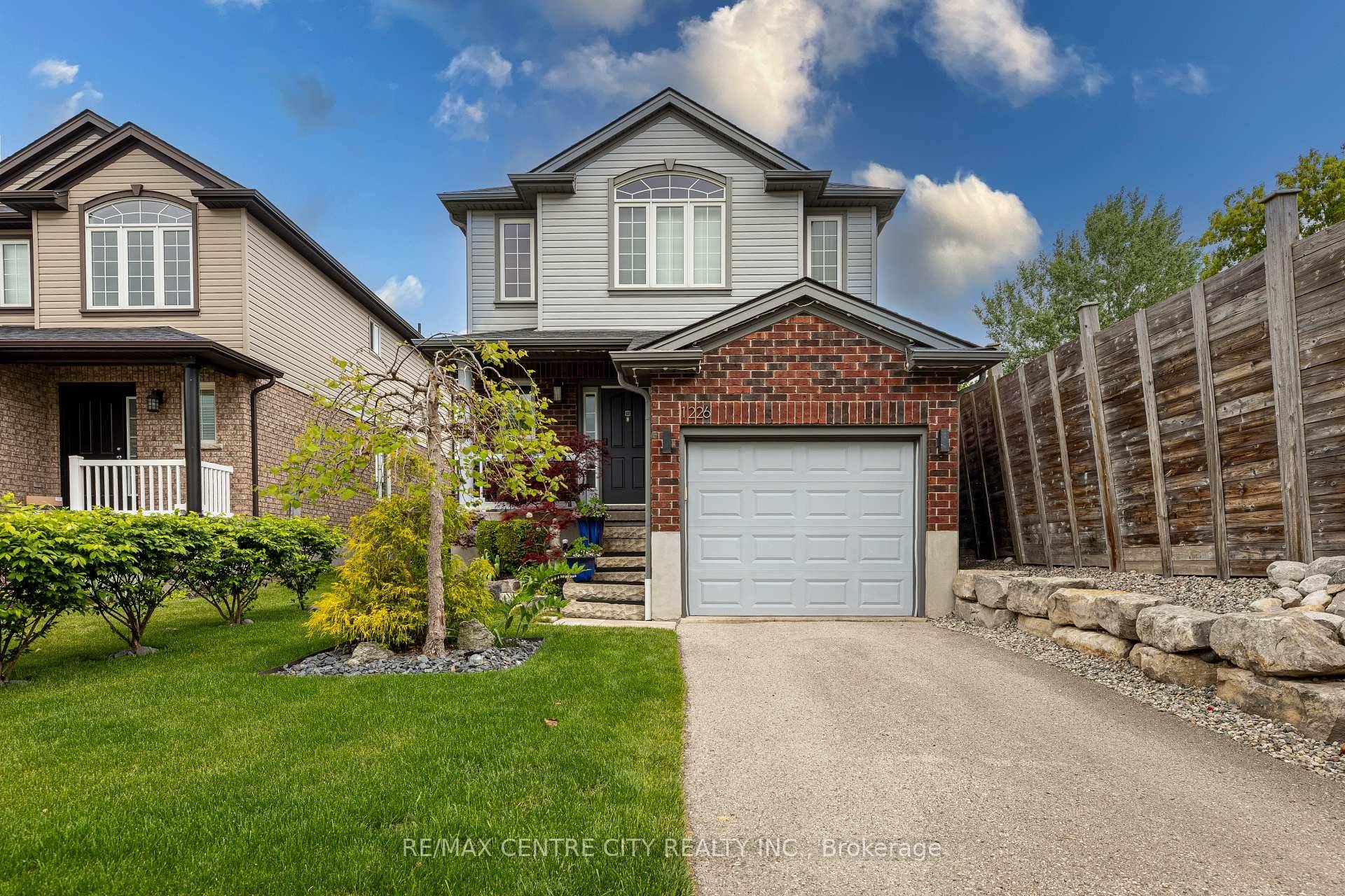 Welcome to this beautifully 1700 sq.