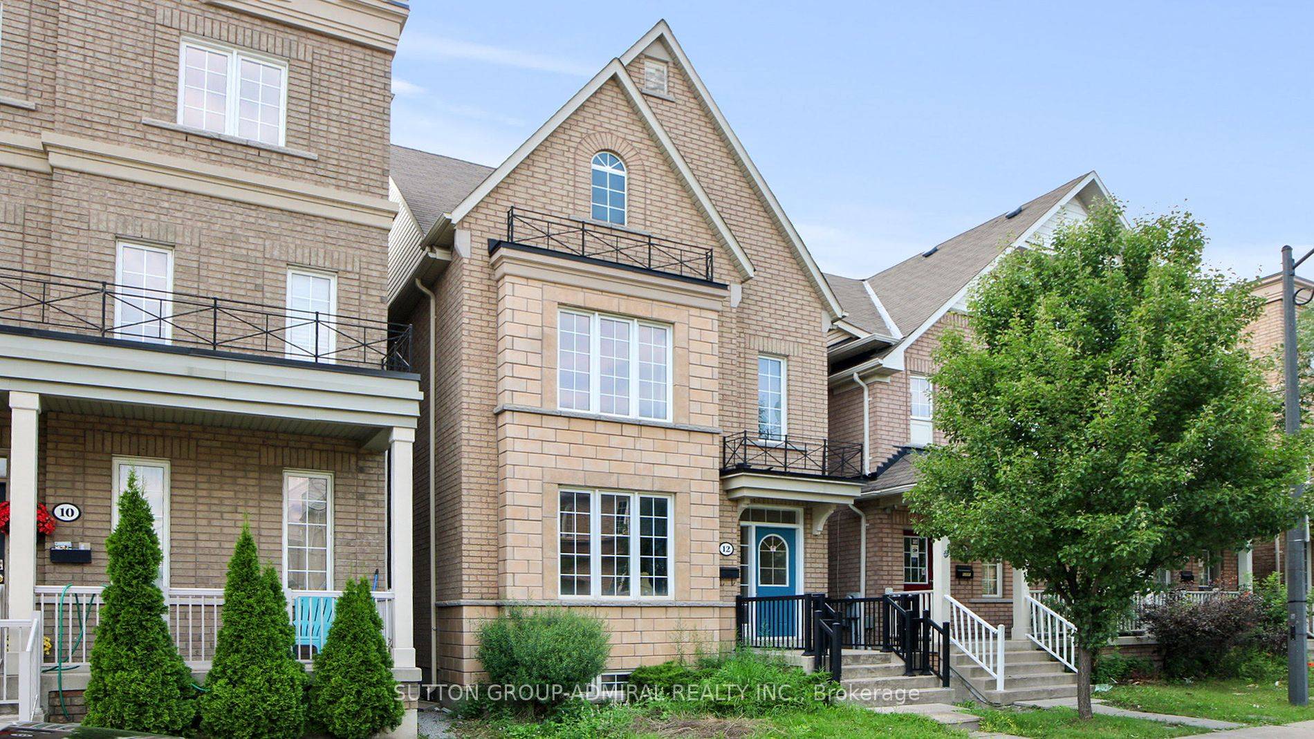 THE CHARMING AND RARELY AVAILABLE DETACHED HOME OFFERS THE PERFECT BLEND OF CONVENIENCE, COMFORT AND CONNECTIVITIES.