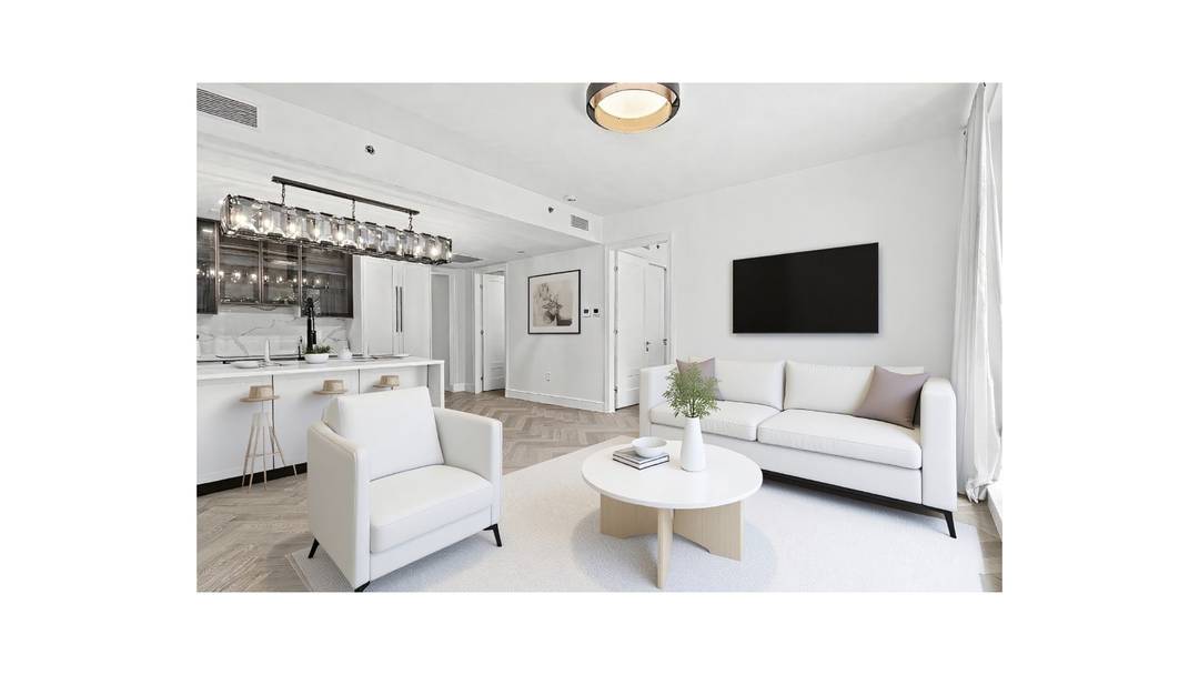 LIKE NEW ! ! FIRST RESALE IN THE BUILDING !