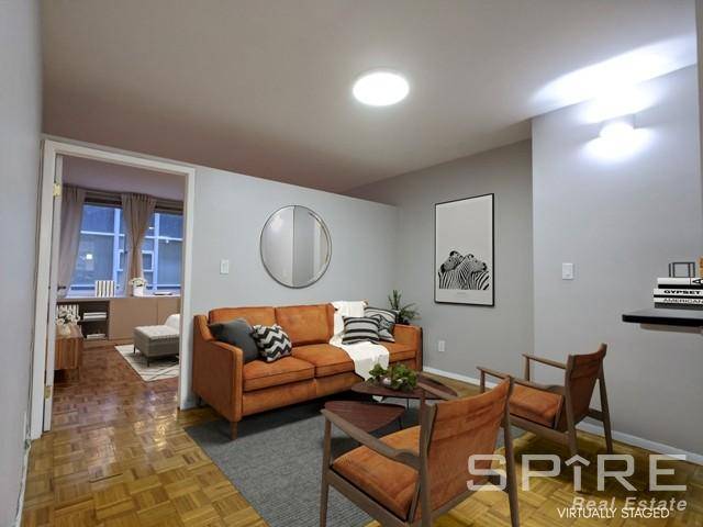 KING SIZE BEDROOM amp ; HUGE FOYER HOME OFFICE 24 HR DOORMAN BUILDING ELEVATOR LAUNDRY FACILITYThe apartment was renovated and beautifully converted to create a large king size bedroom.