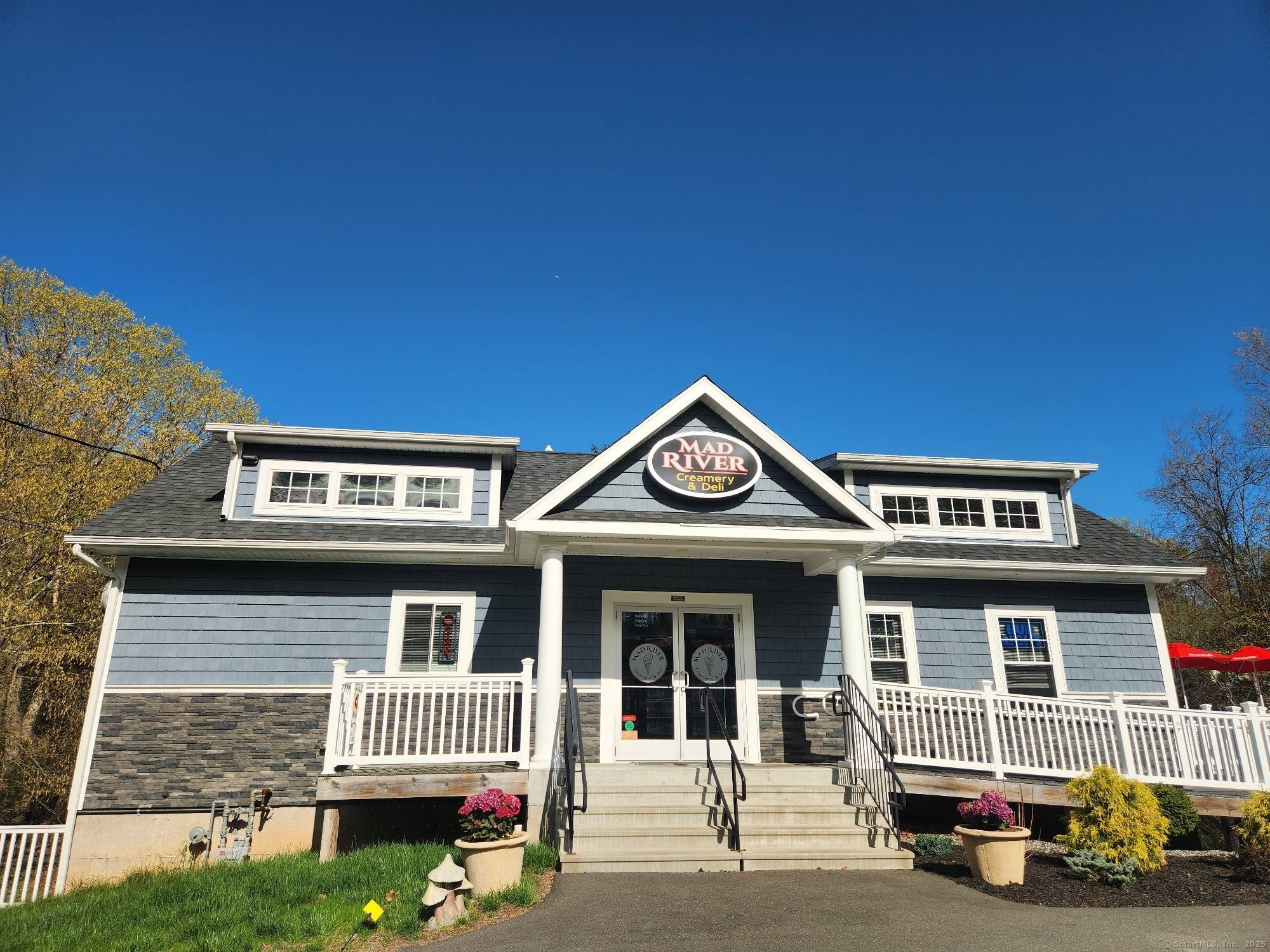 3, 123 SF on. 86 Acre Fast Casual Restaurant with Property.