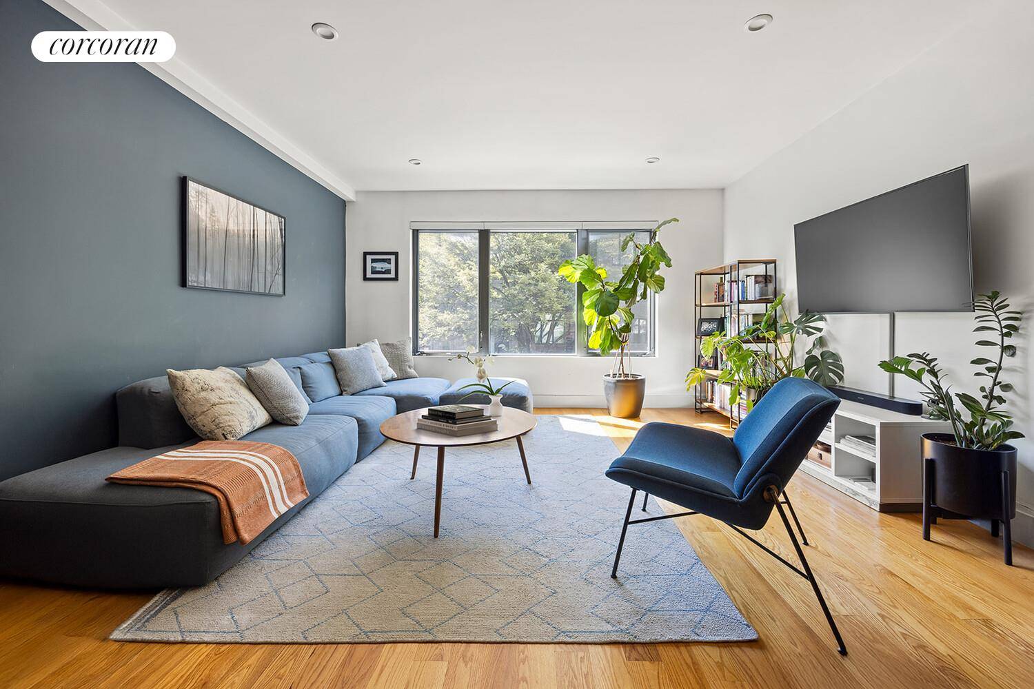 Open House Sunday 9 14 from 11 30am 12 30pm Are you looking for a pristine, sunny home that offers coveted modern amenities and private outdoor space ?