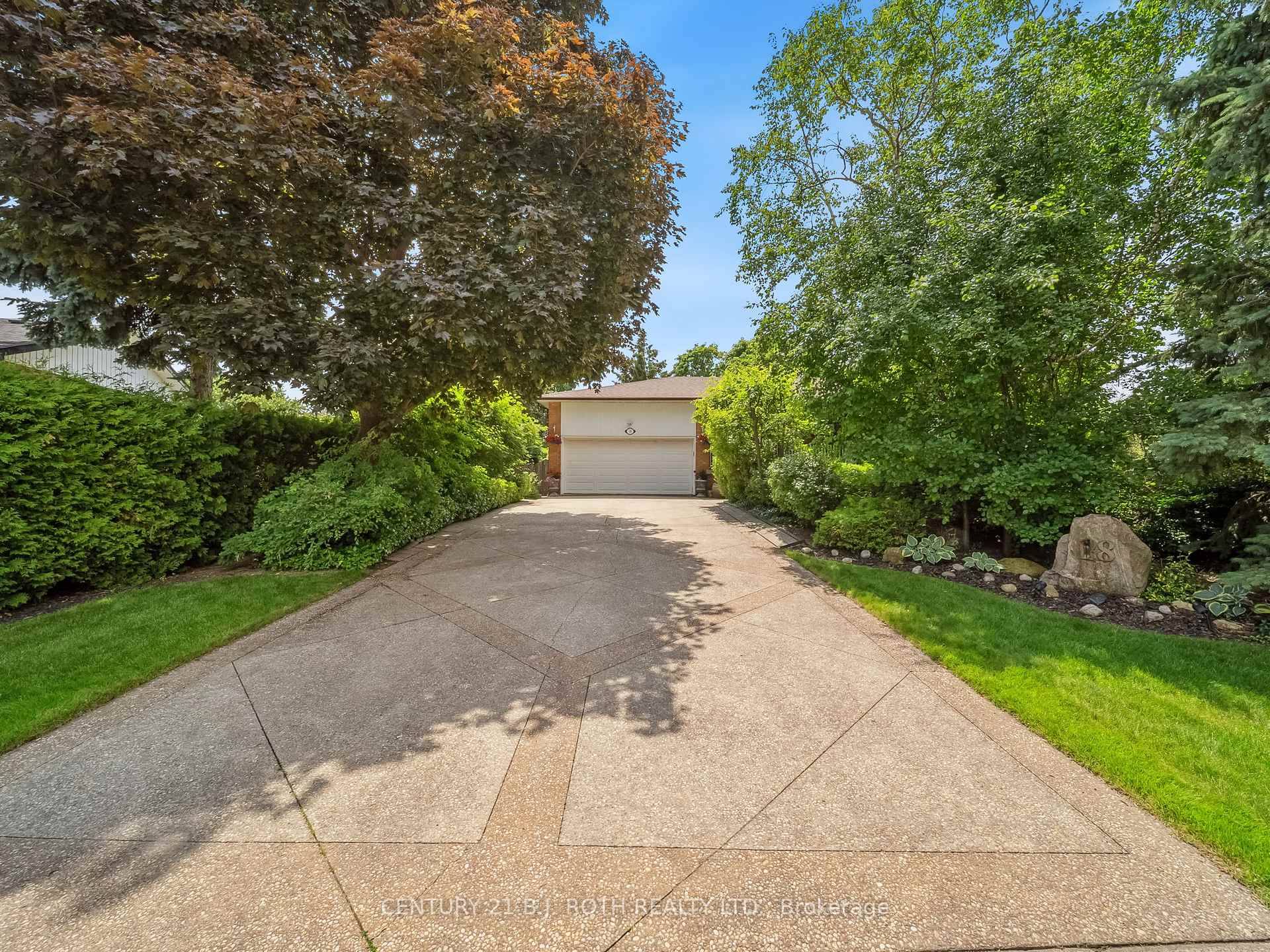 Welcome to 18 Claypine Trail in Brampton, ON.
