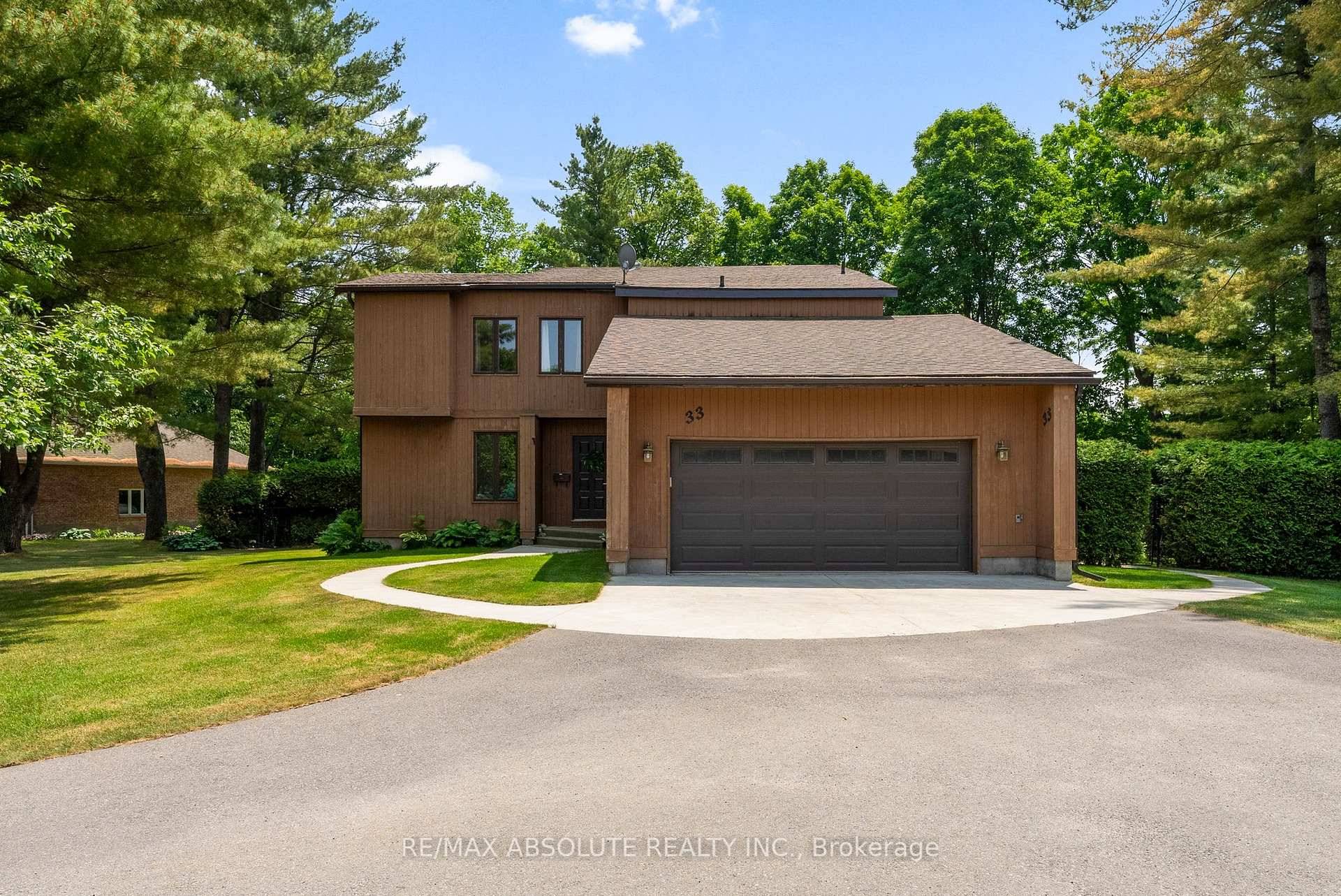 Welcome to 33 Old Orchard Lane in highly sought after Old Orchard Estates !