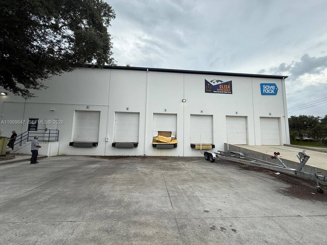 Total of 22, 500 SF available with 4, 350 SF of modern and renovated office, 18, 150 SF of air conditioned warehouse with 2, 000 SF of mezzanine, 24' clear ...