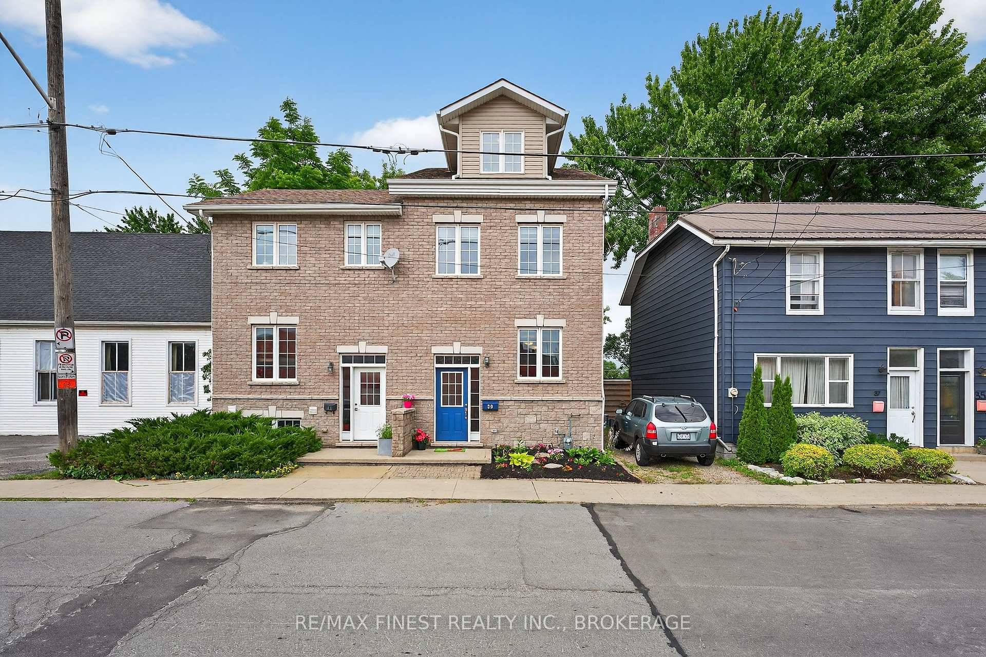 Welcome to 39 Charles ! A spacious and beautifully updated 4 bedroom, 3 bathroom semi detached home in the heart of downtown Kingston.