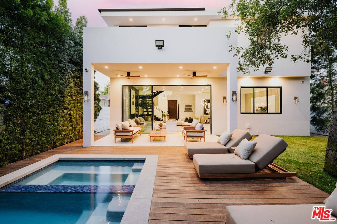 345  N Vista St 4BR Hancock Park La