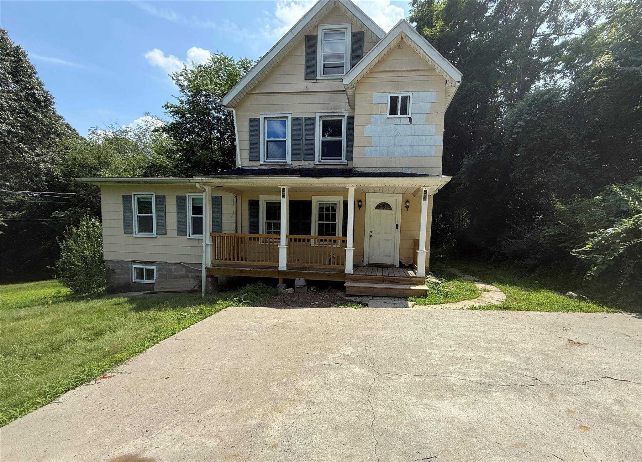 Welcome to a lovely 4 bedroom, 2 bathroom rental located in a quiet, residential neighborhood.