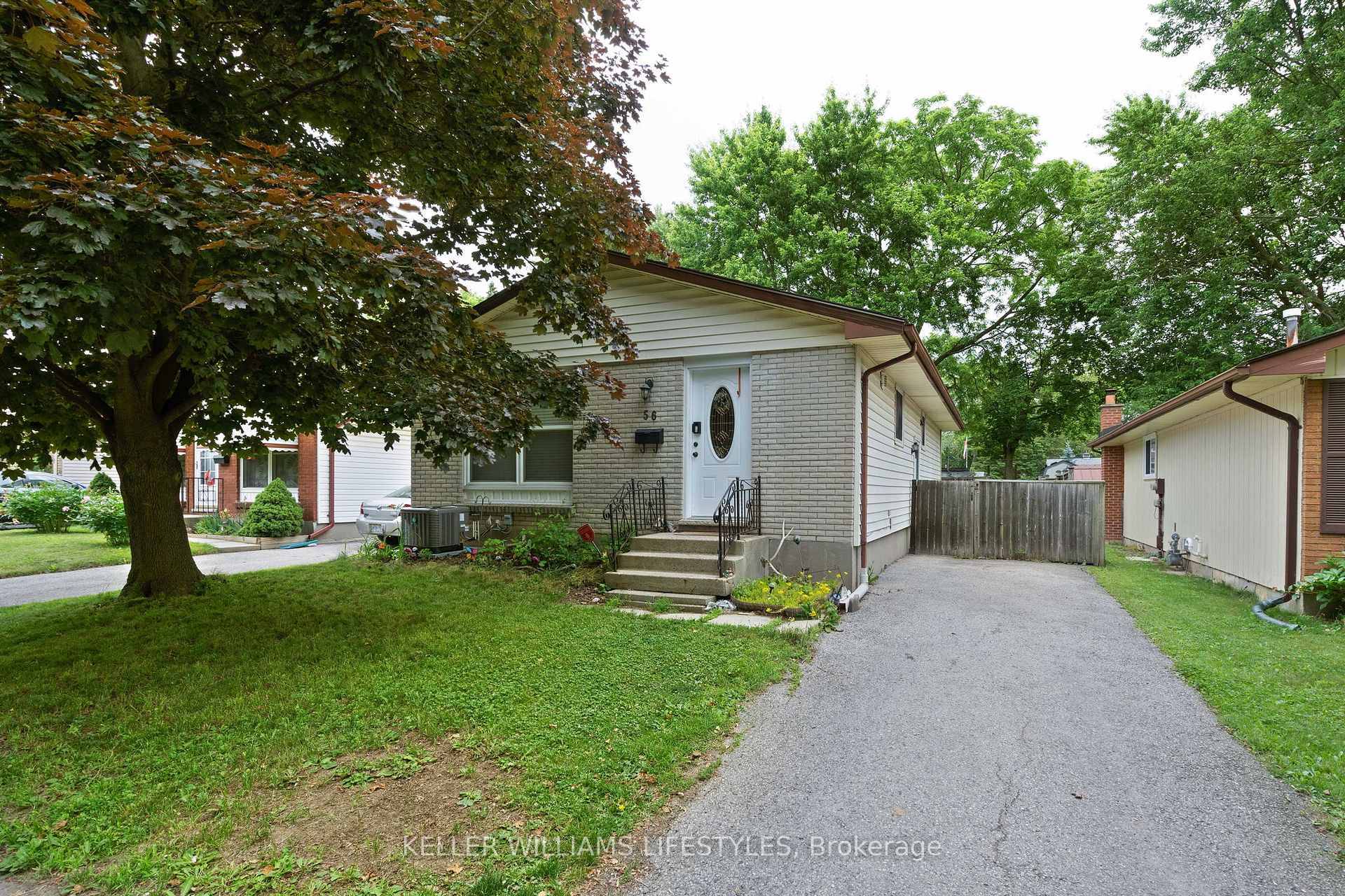 This solid 3 bedroom, 2 bathroom home on a quiet crescent in a family friendly neighbourhood is awaiting its new owners !