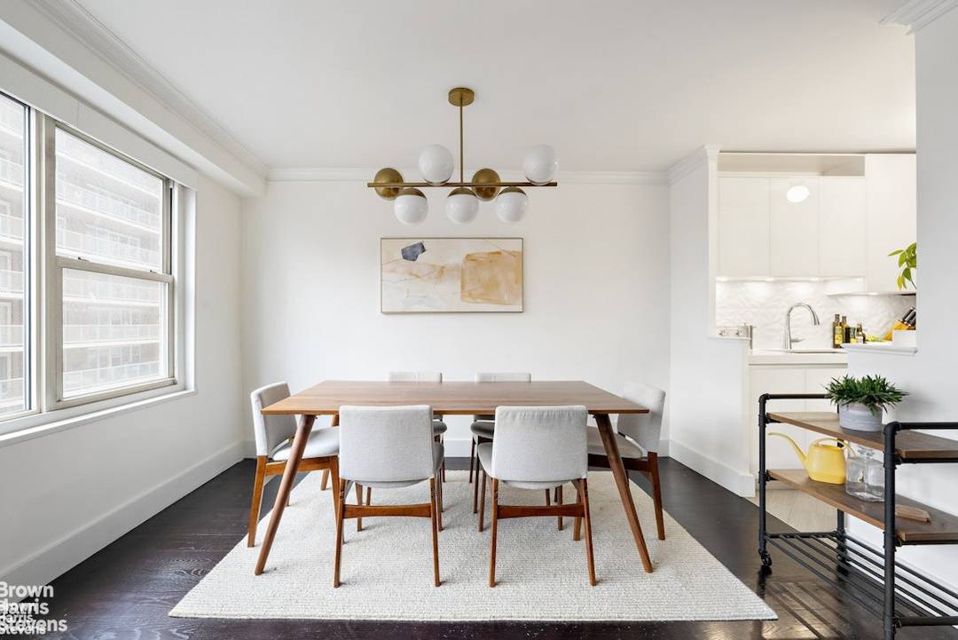 Move right into this sun filled and stylishly reimagined Jr.