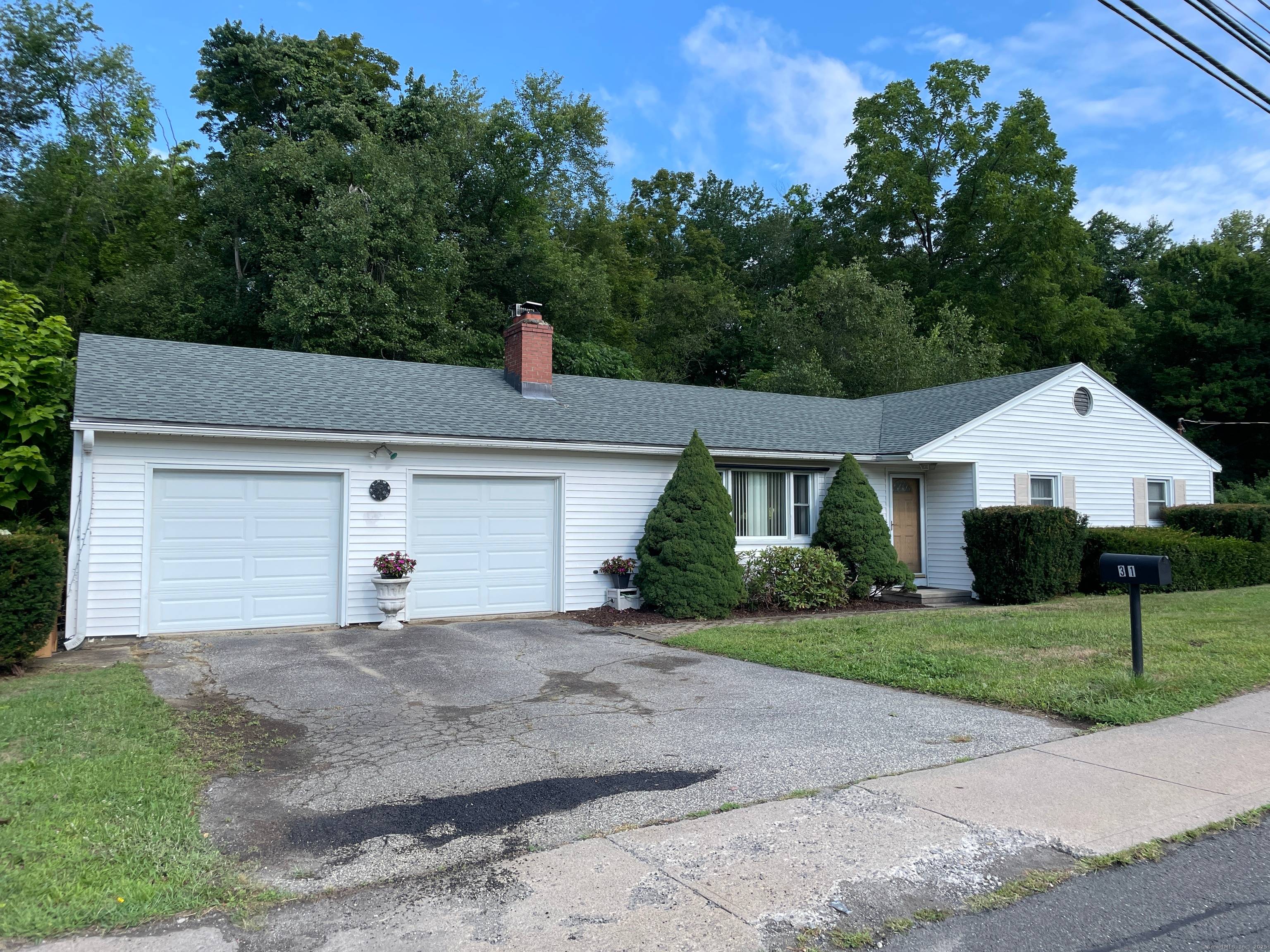 Move right in to this one level living home !