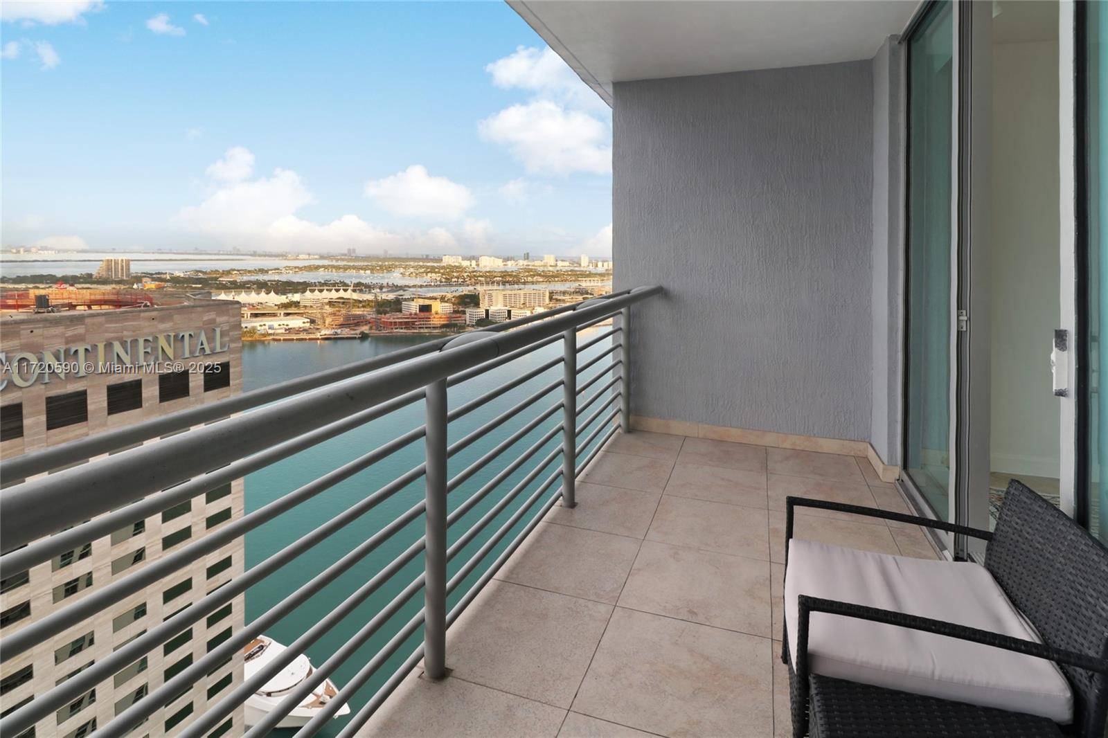 PRIME LOCATION ! STUNNING BAY AND CITY VIEWS FROM EVERY CORNER !
