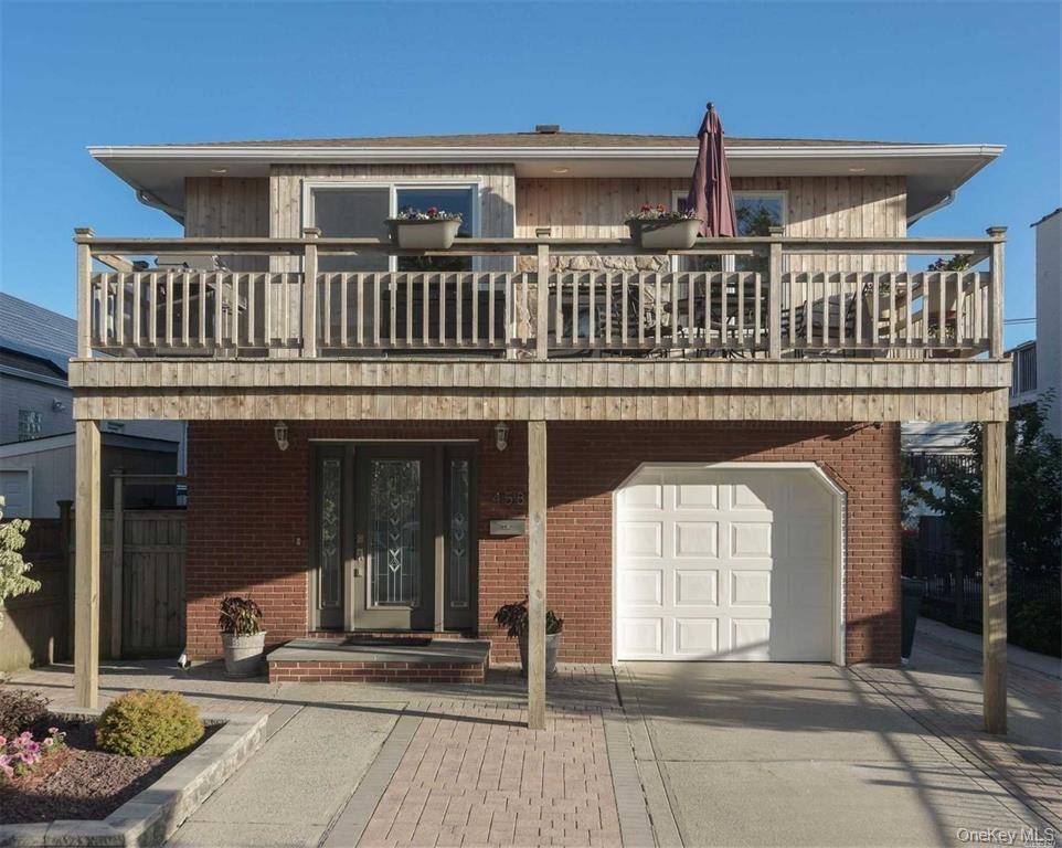Beautiful, Large, furnished 3 Bedroom winter rental located in the sought after Westholme area of Long Beach.