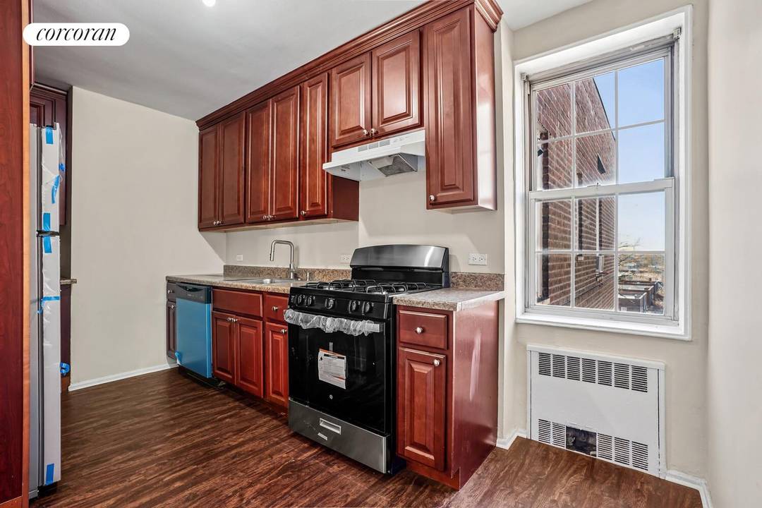 Welcome to this exquisite 2 bedroom, 1 bathroom condominium situated in the heart of Rego Park.