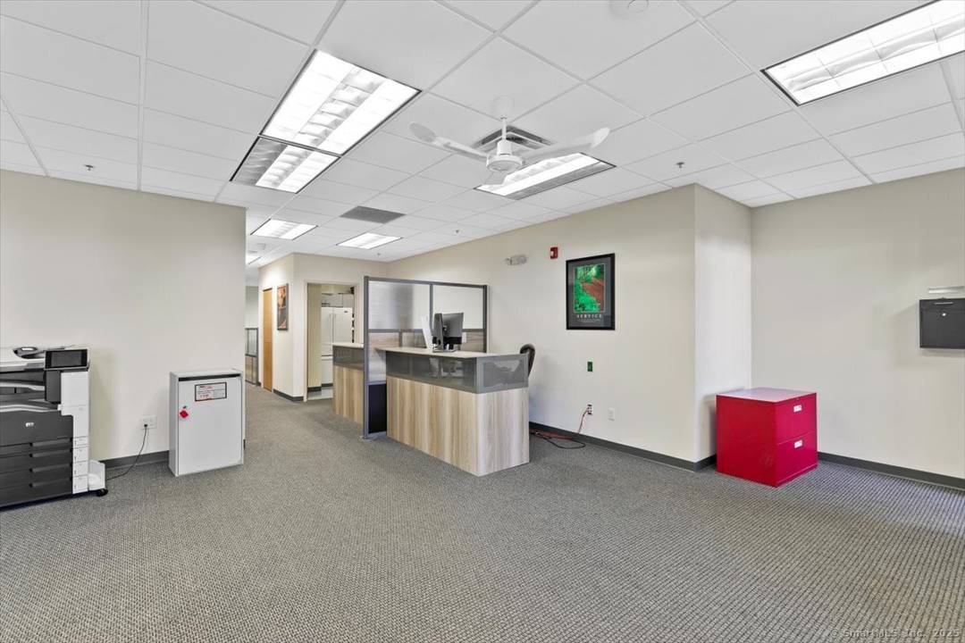 Immaculate and well maintained Industrial Flex facility, offering high end finishes through out.