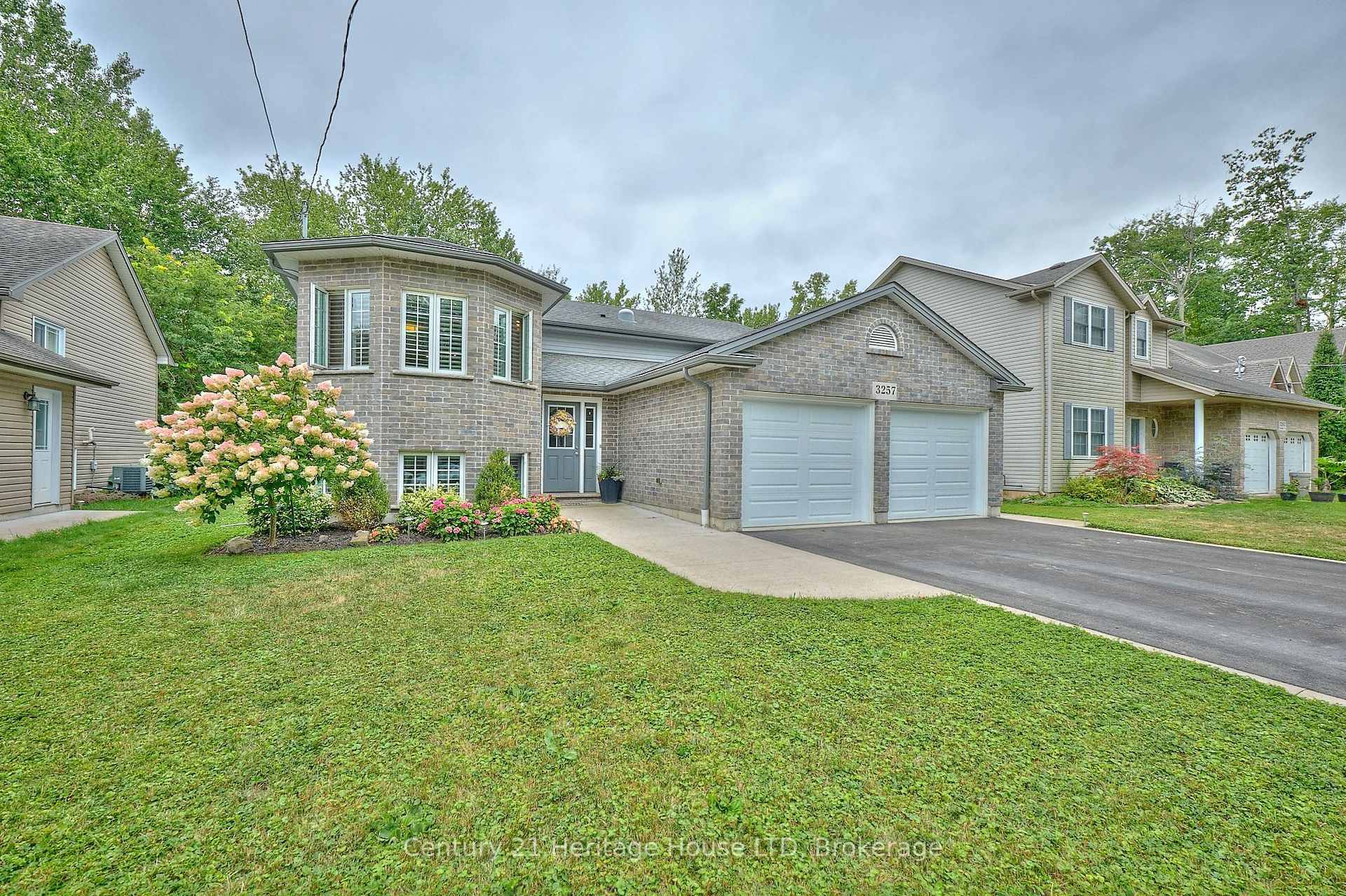 Highly Desirable Ridgeway Location !