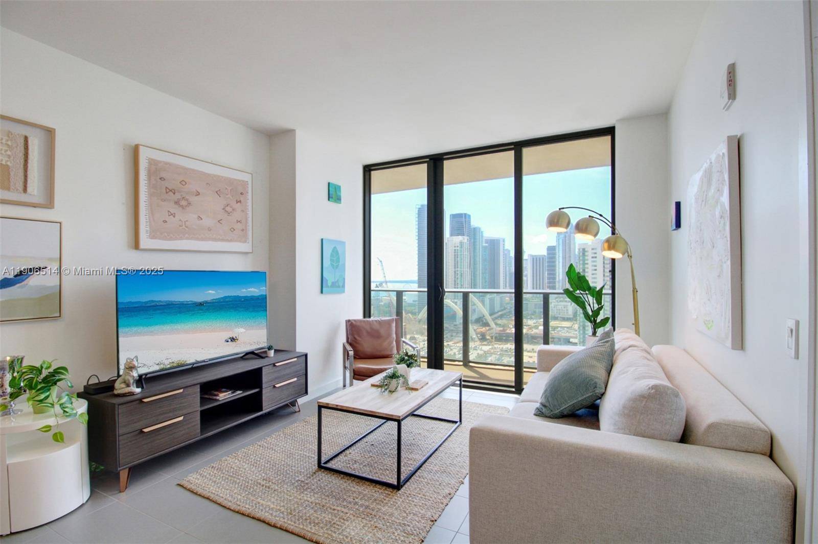 Welcome to unit 2708 in Canvas Miami with 38 stories and features 513 residences ranging in sizes with expansive terraces and 9 foot high ceilings with floor to ceiling windows.
