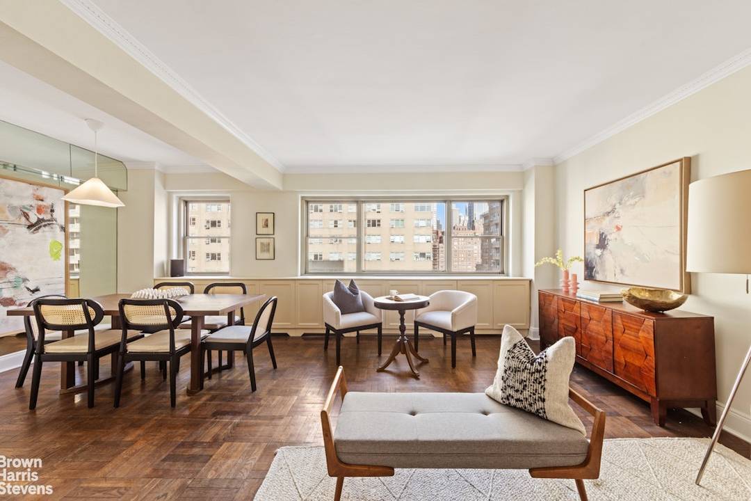 HIGH FLOOR 3 BEDROOM OVER PARK AVENUE A rare and coveted high floor corner home with nearly 40 feet of frontage over Park Avenue and vistas of the Empire State ...